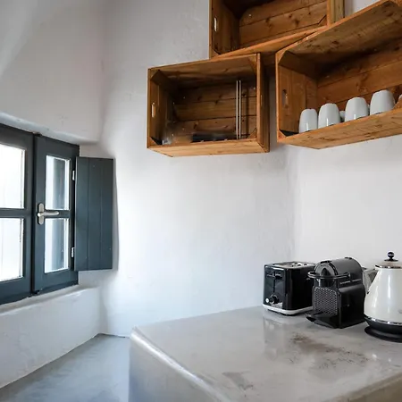 1906 Cave Apartment *