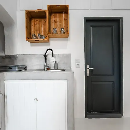 1906 Cave Apartment Pyrgos Kallistis